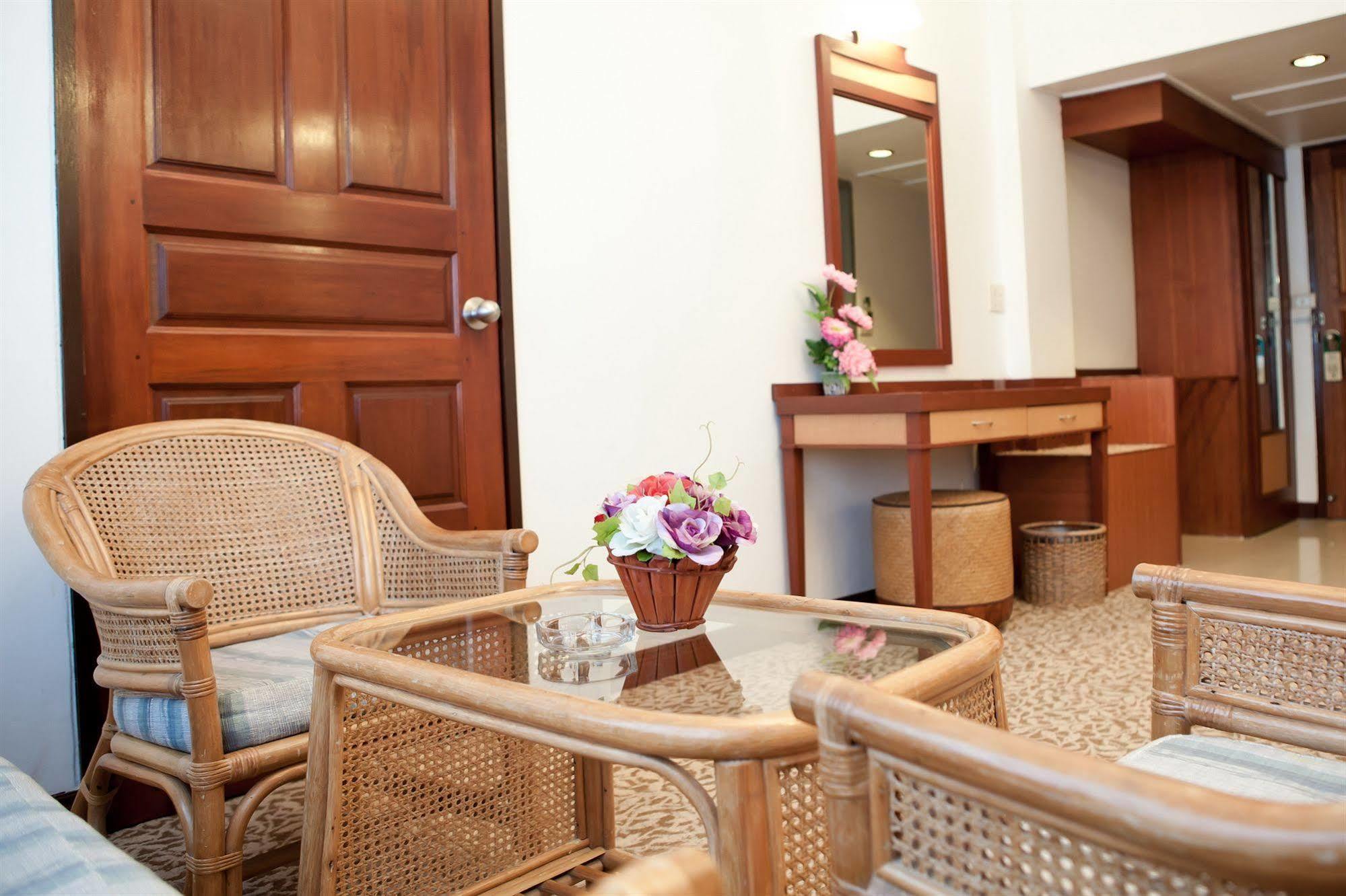 Tanyong Hotel Наратхиват Экстерьер фото