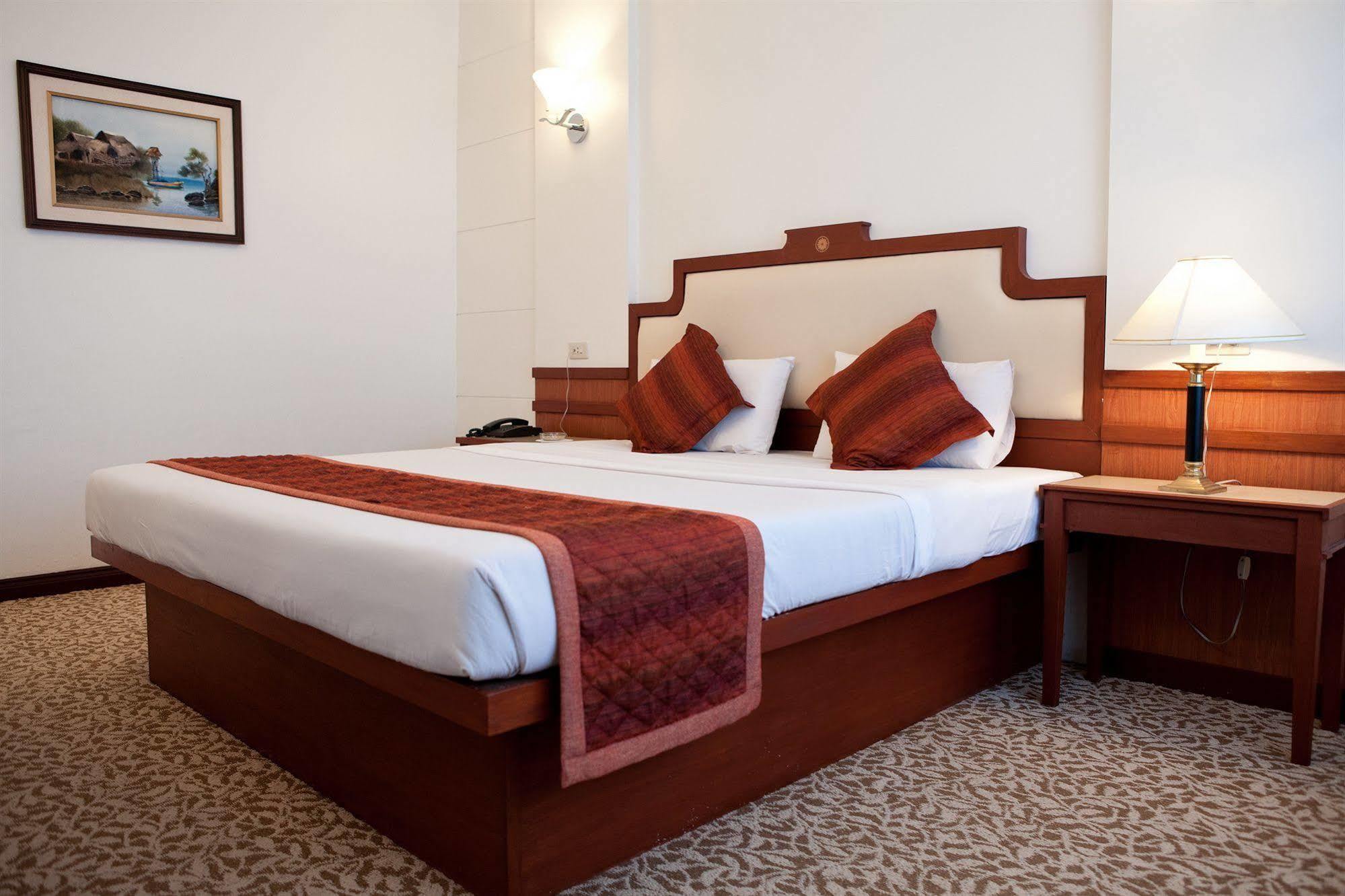 Tanyong Hotel Наратхиват Экстерьер фото